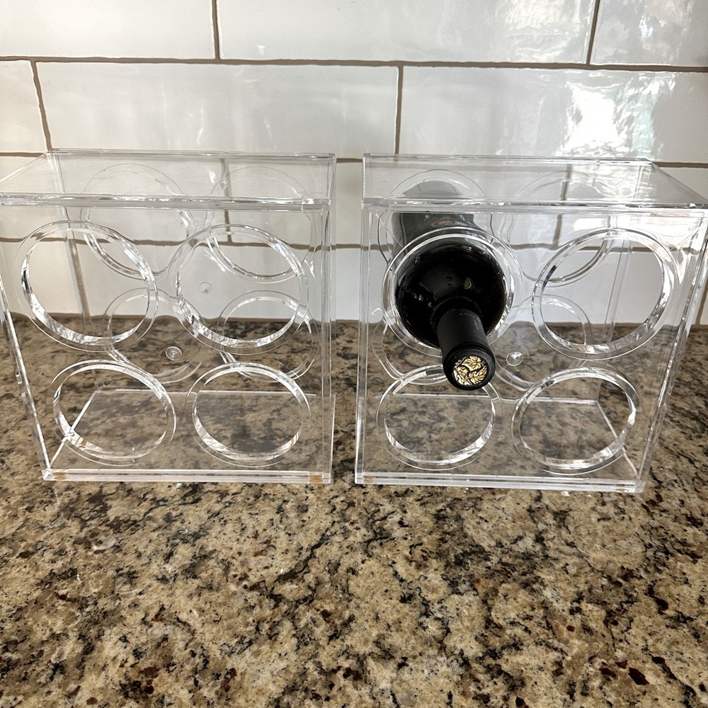 (SOLD!) Acrylic Bottle Holder 🍷